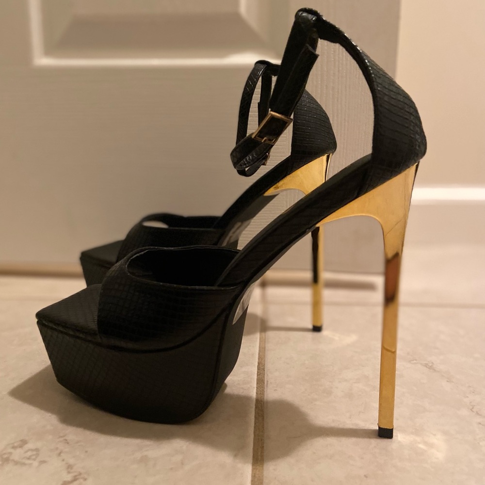 BRAND NEW EGO peep toe platform metallic heels
